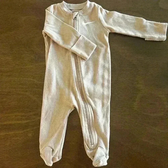 Nike Baby Zippered Coverall Color Beige 3 Months - Picture 2 of 6